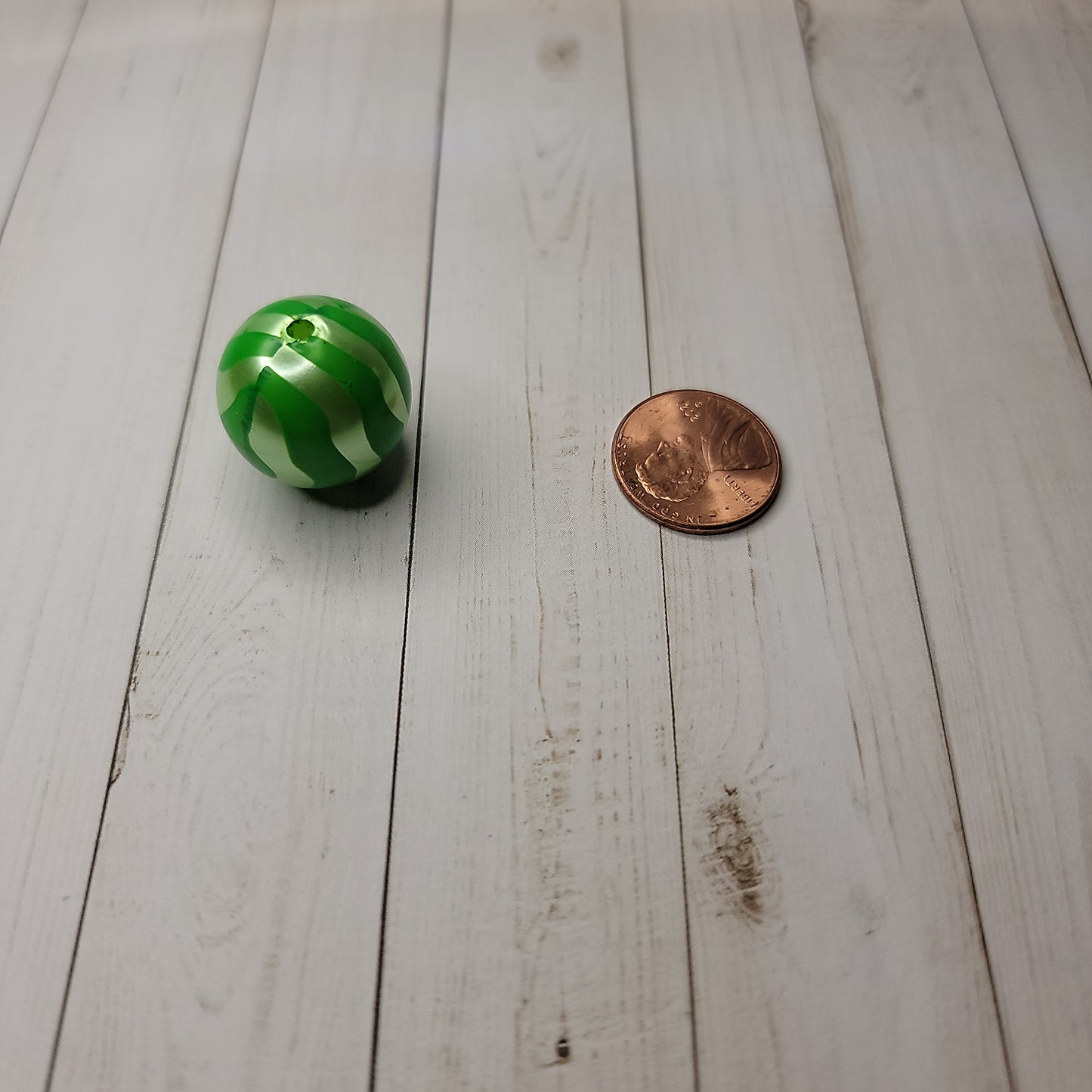 20mm Green and Gold Swirl Beads