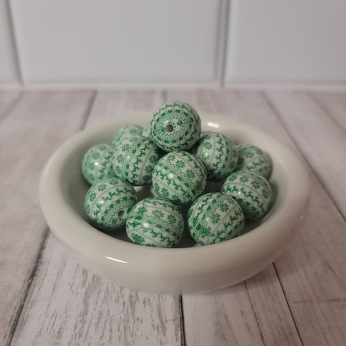 20mm Green Christmas Sweater Beads