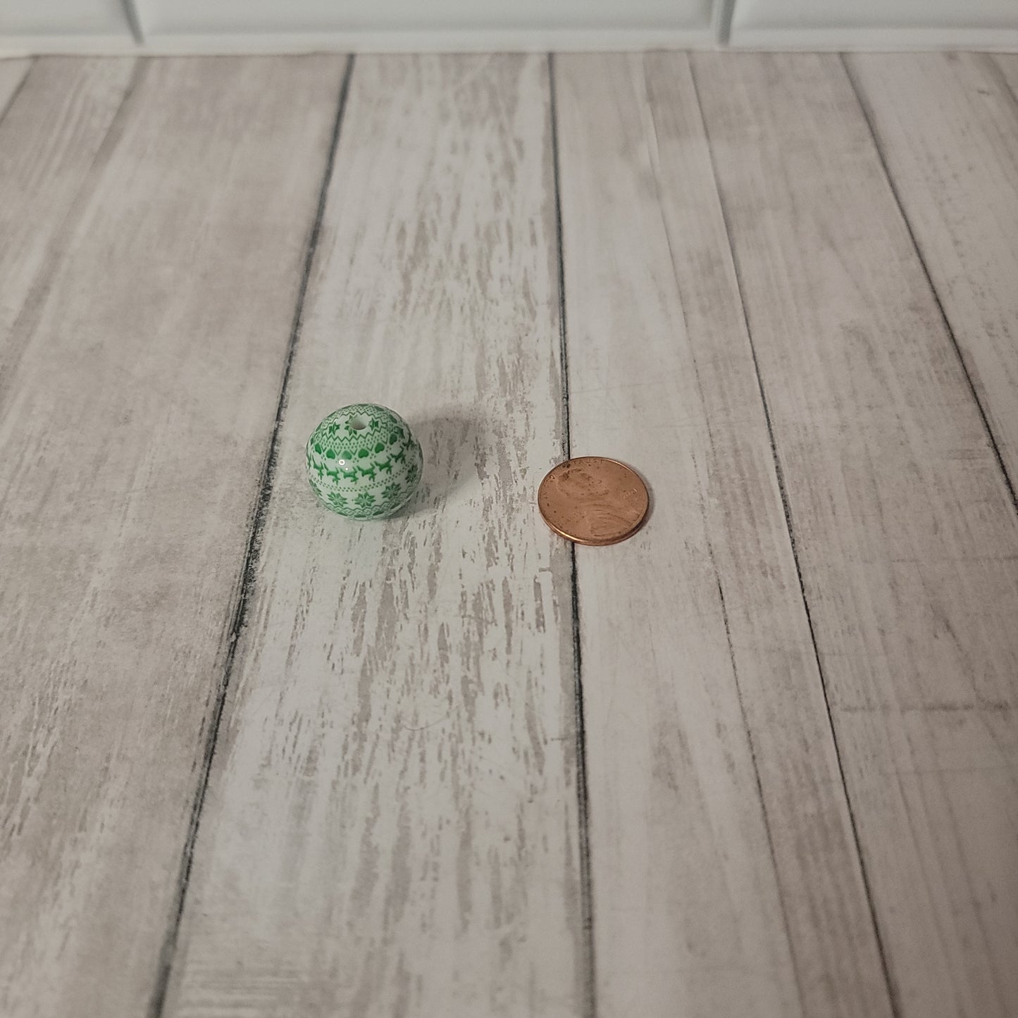 20mm Green Christmas Sweater Beads