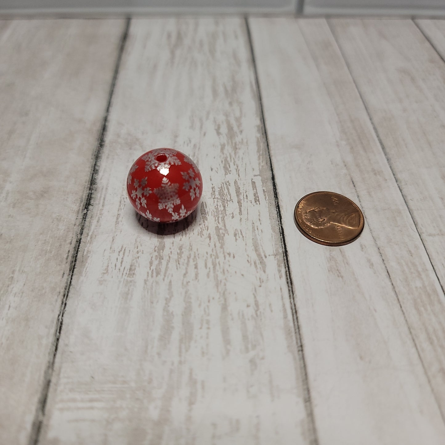 20mm Red Snowflake Beads