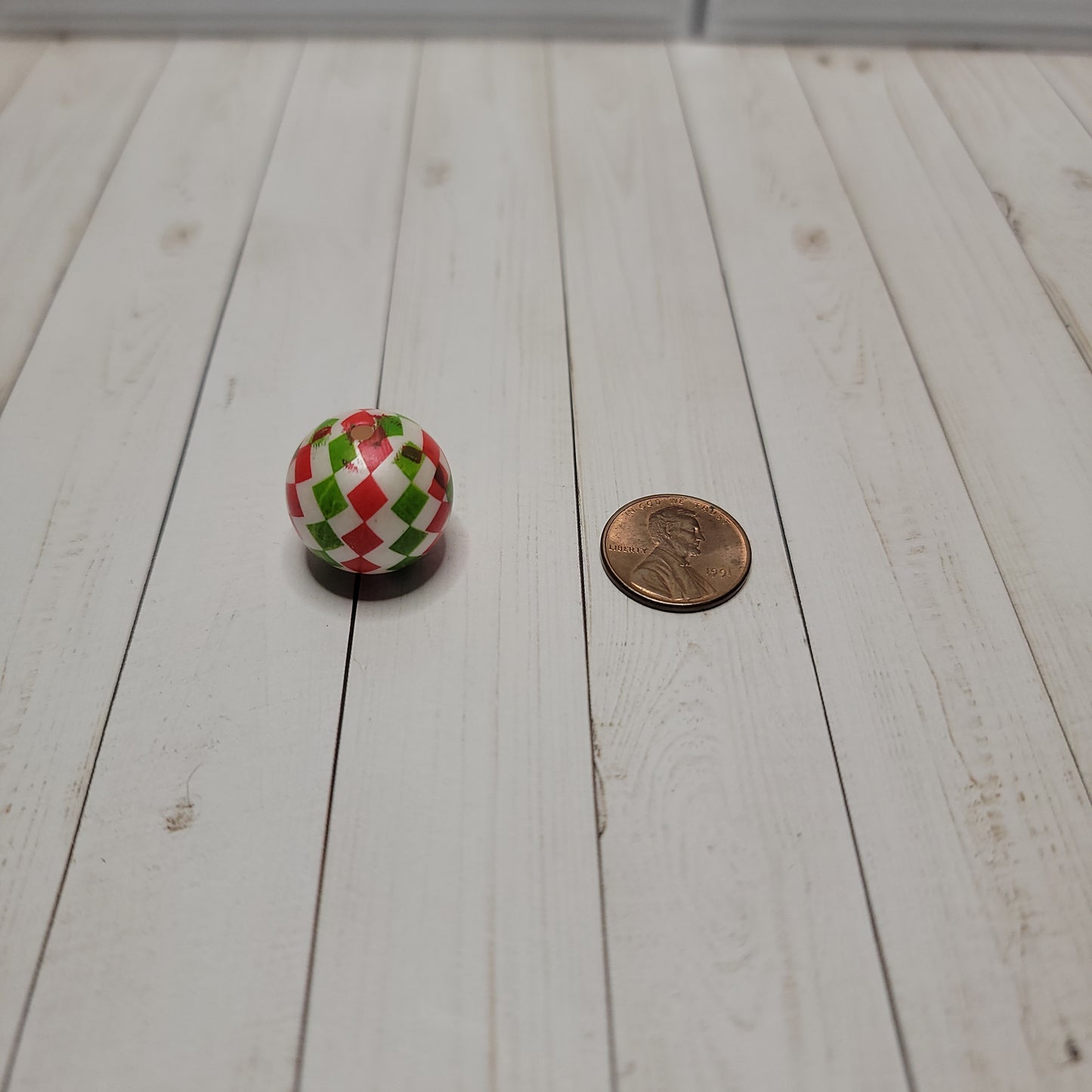 20mm Red and Green Checkered Beads