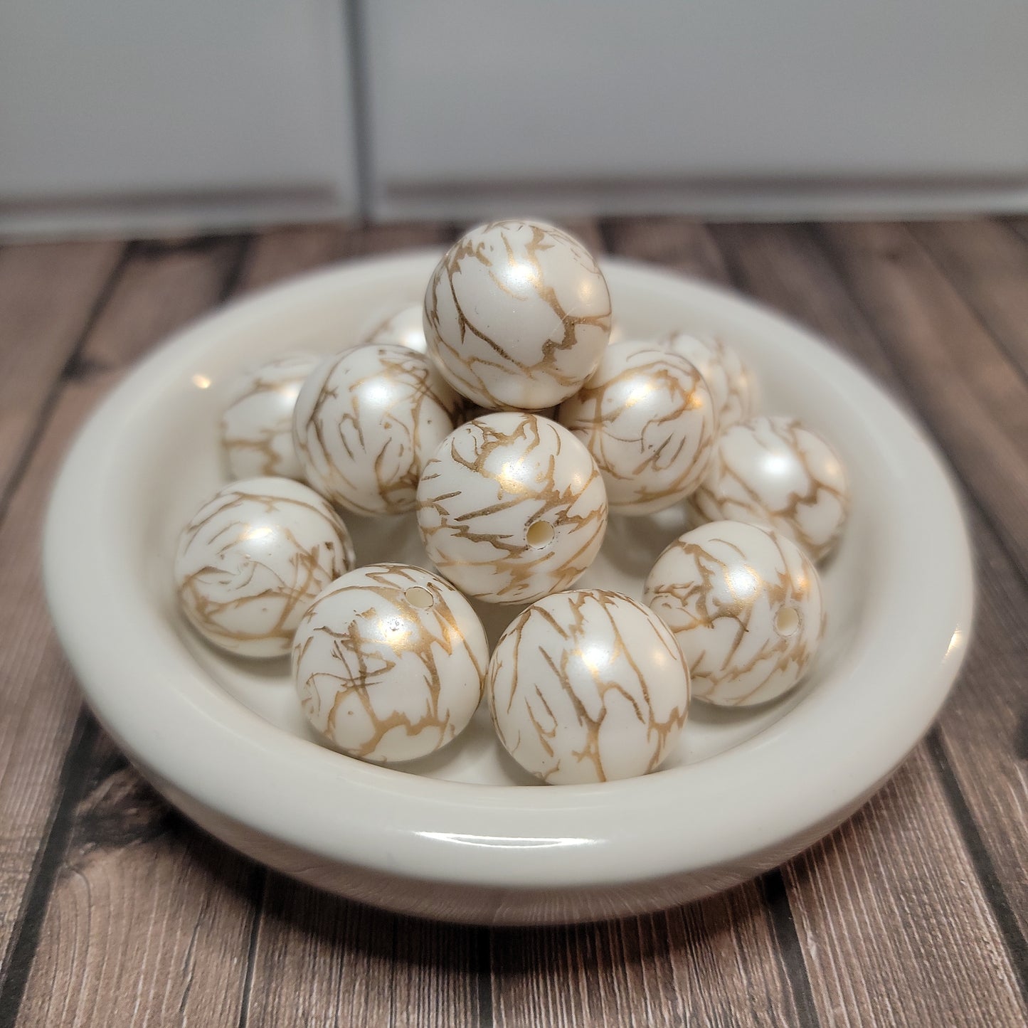 20mm Gold and White Lightning Beads