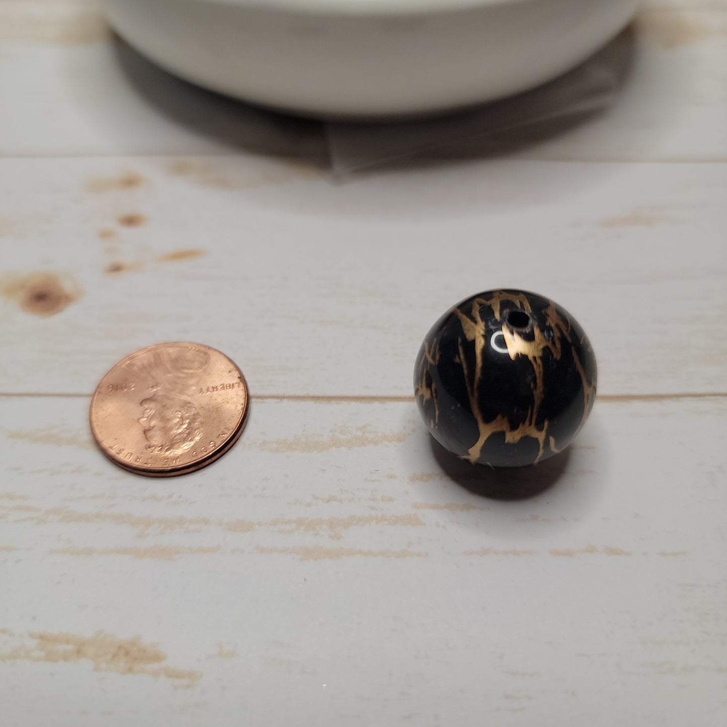 20mm Gold and Black Lightning Beads