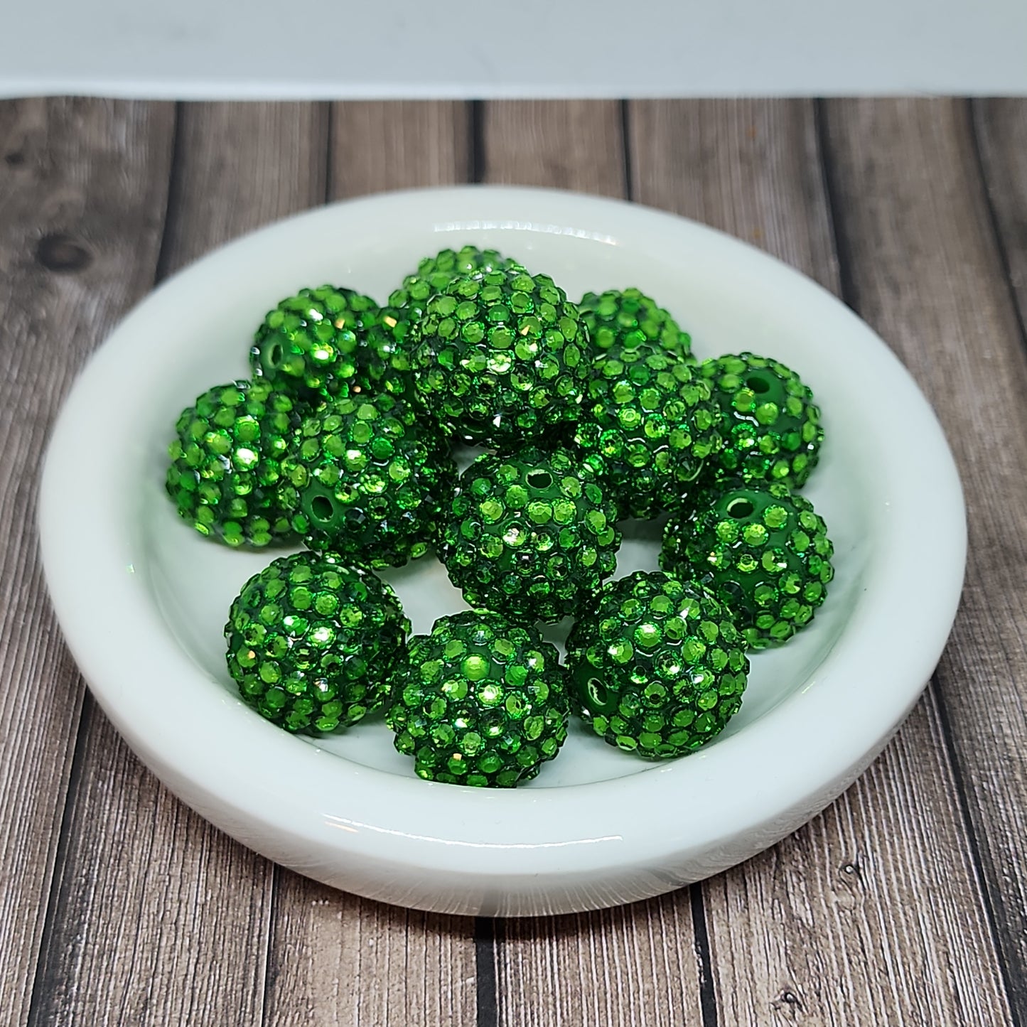 20mm Glamour Clover Green Beads