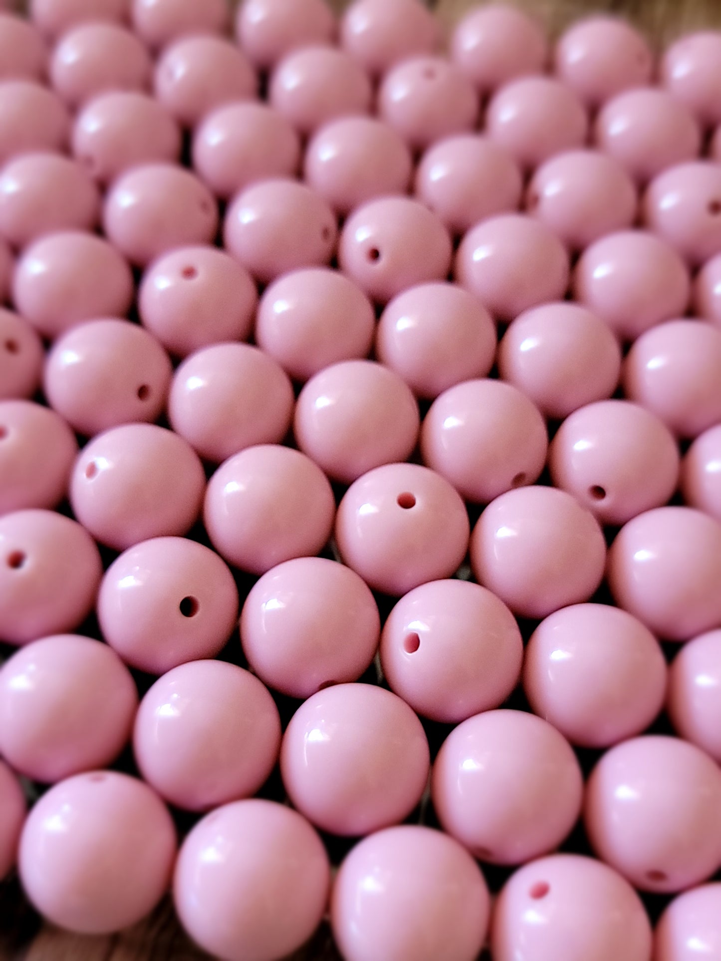18 MM Bubblegum Pink Beads