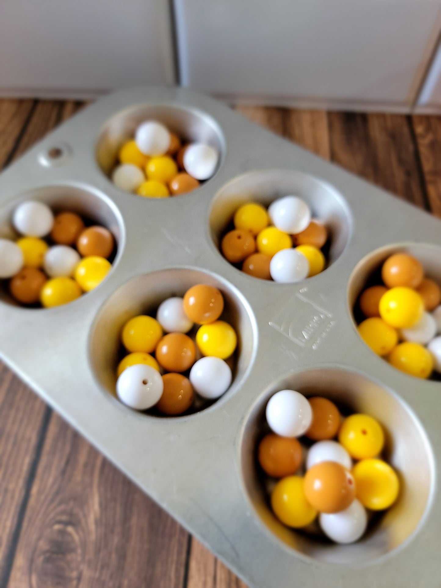 18 MM Banana Cream Pie Bead Mix