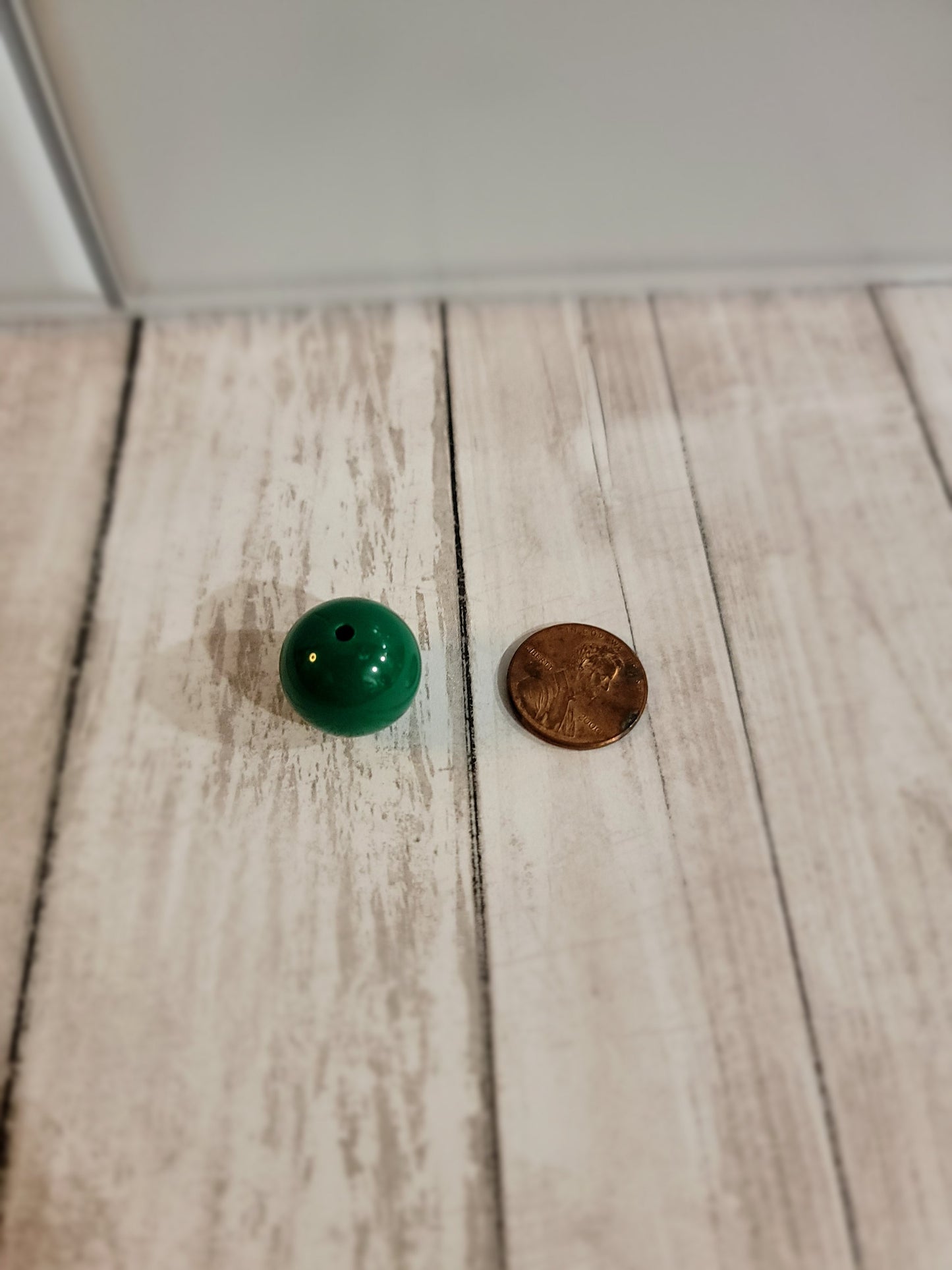 18mm Merry Green Beads