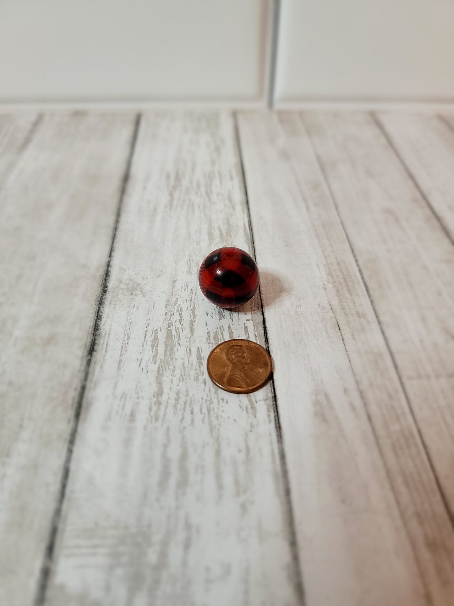 20mm Red Plaid Beads