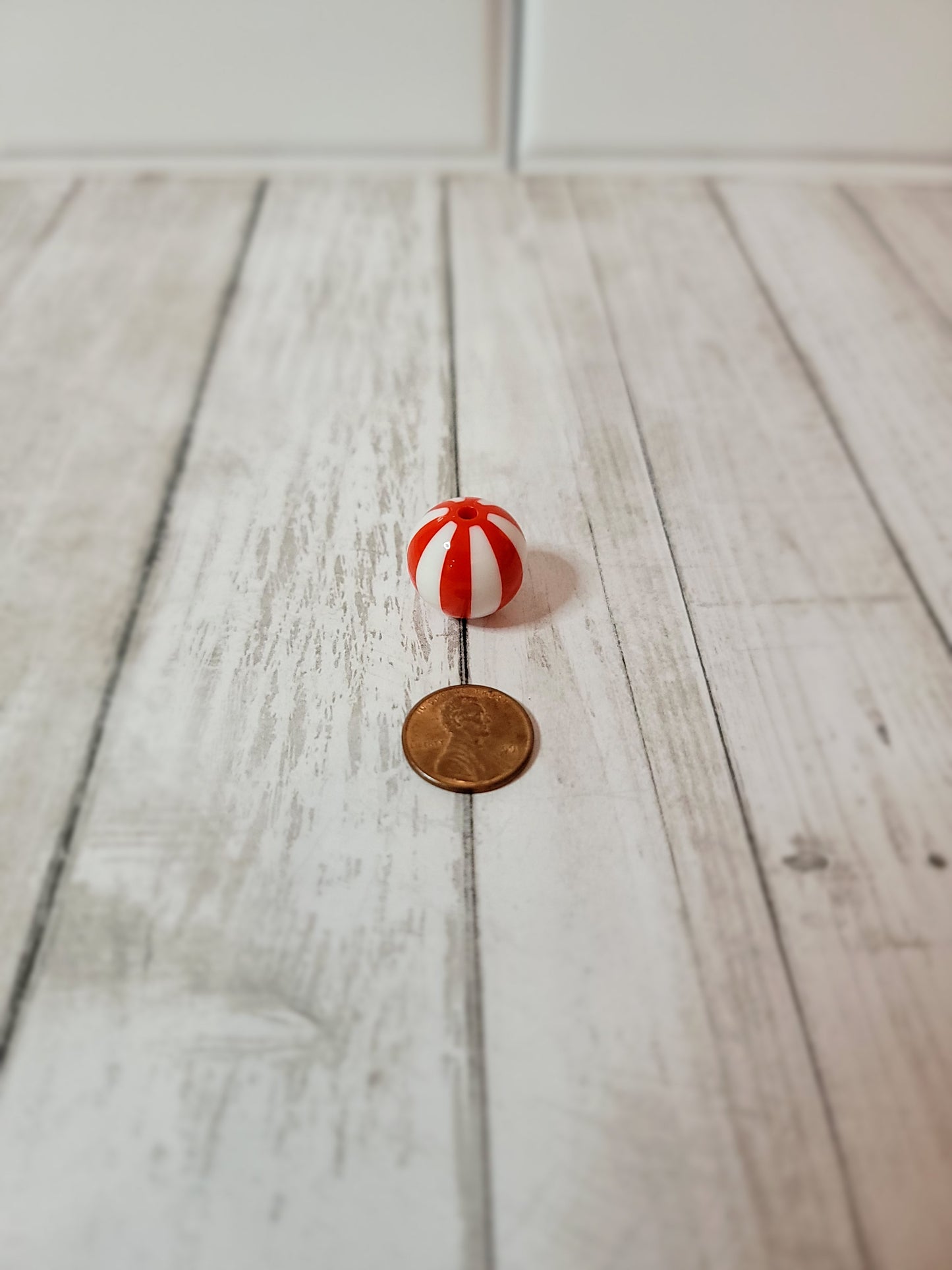 20mm Beach Ball Peppermint Beads