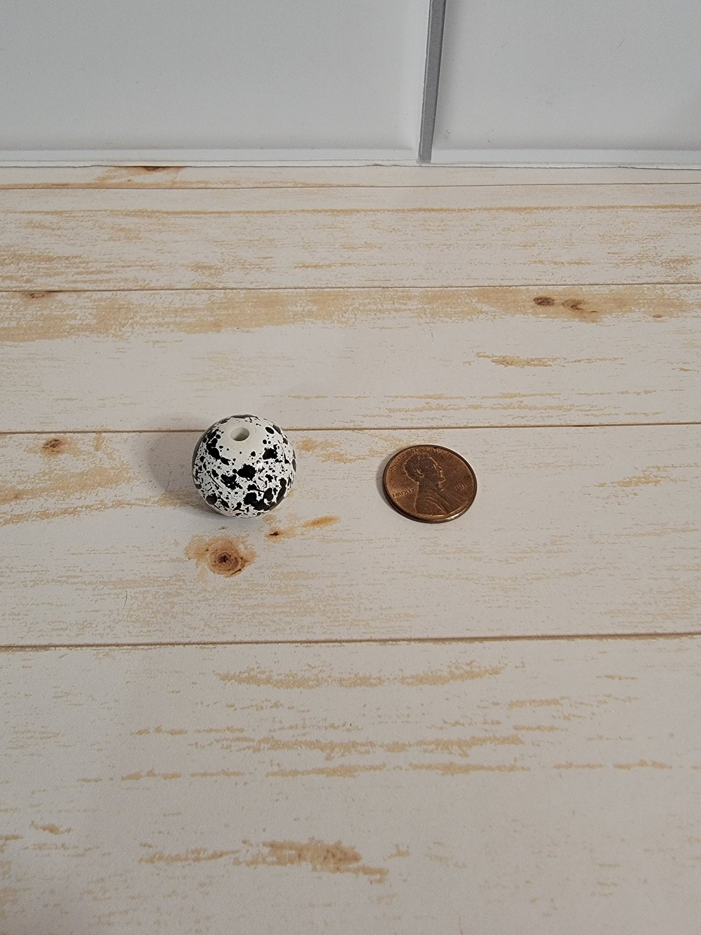 20mm White and Black Splatter Beads