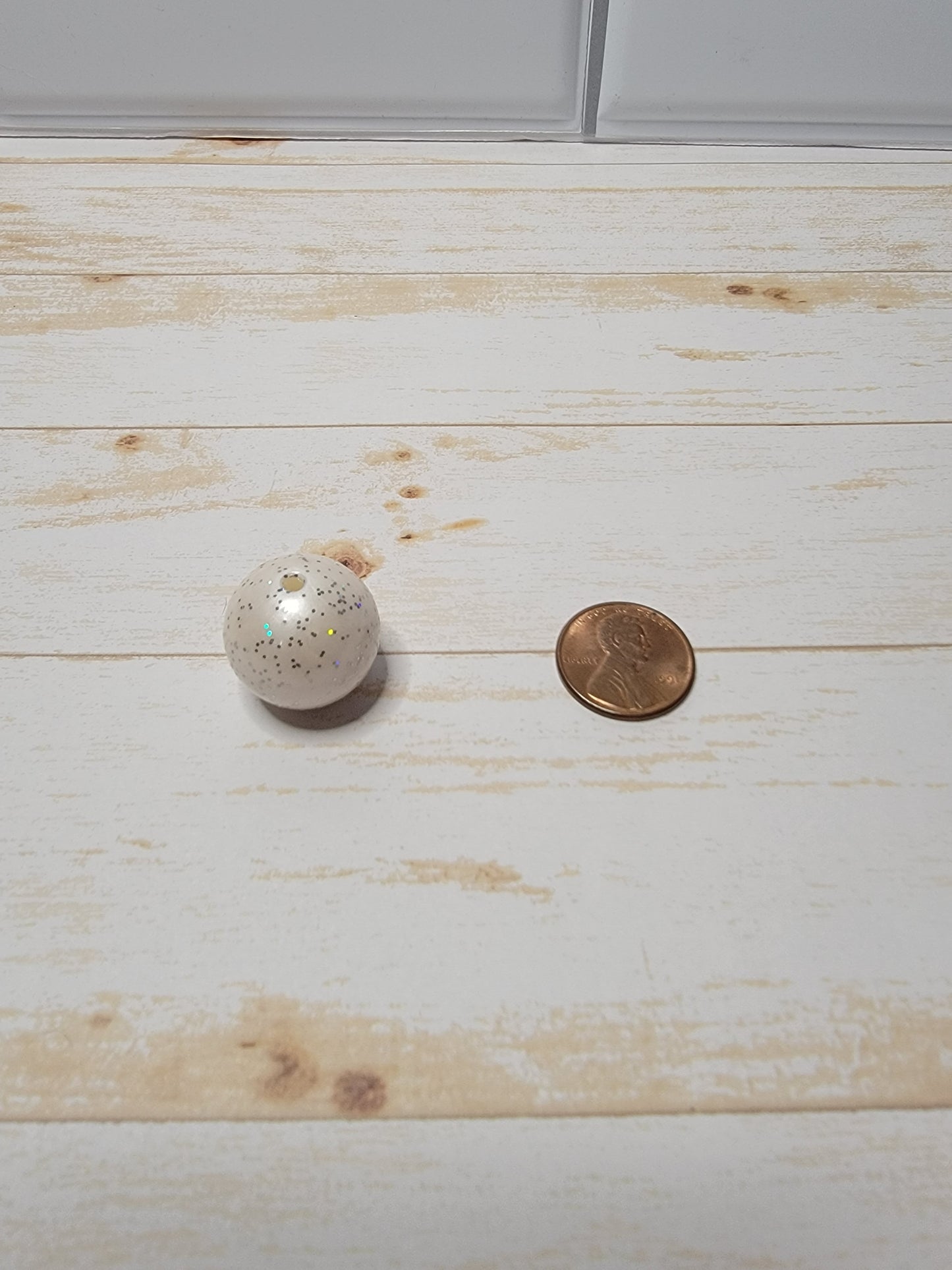 20mm White Shimmer Beads