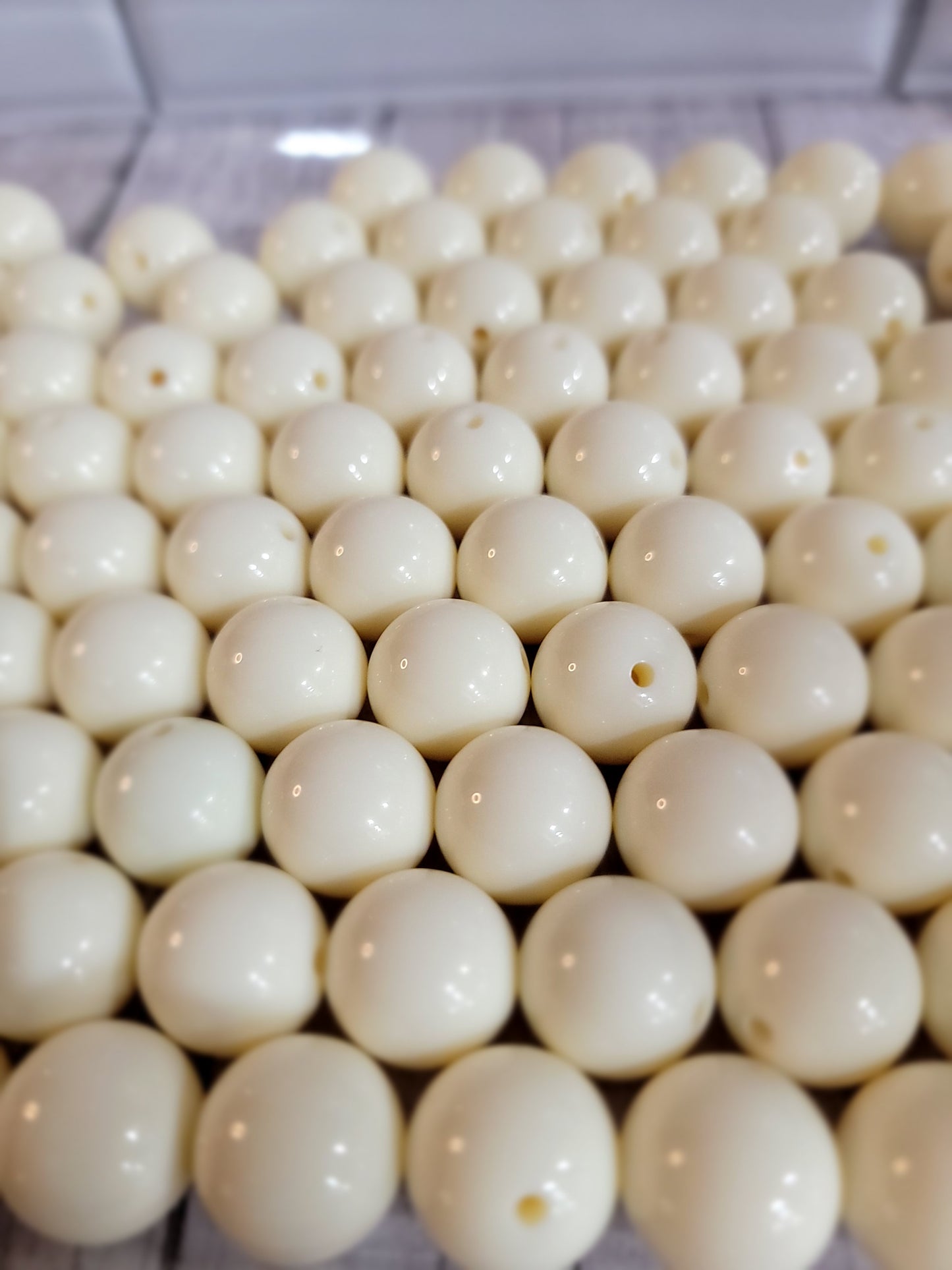 18mm Eggshell White Beads