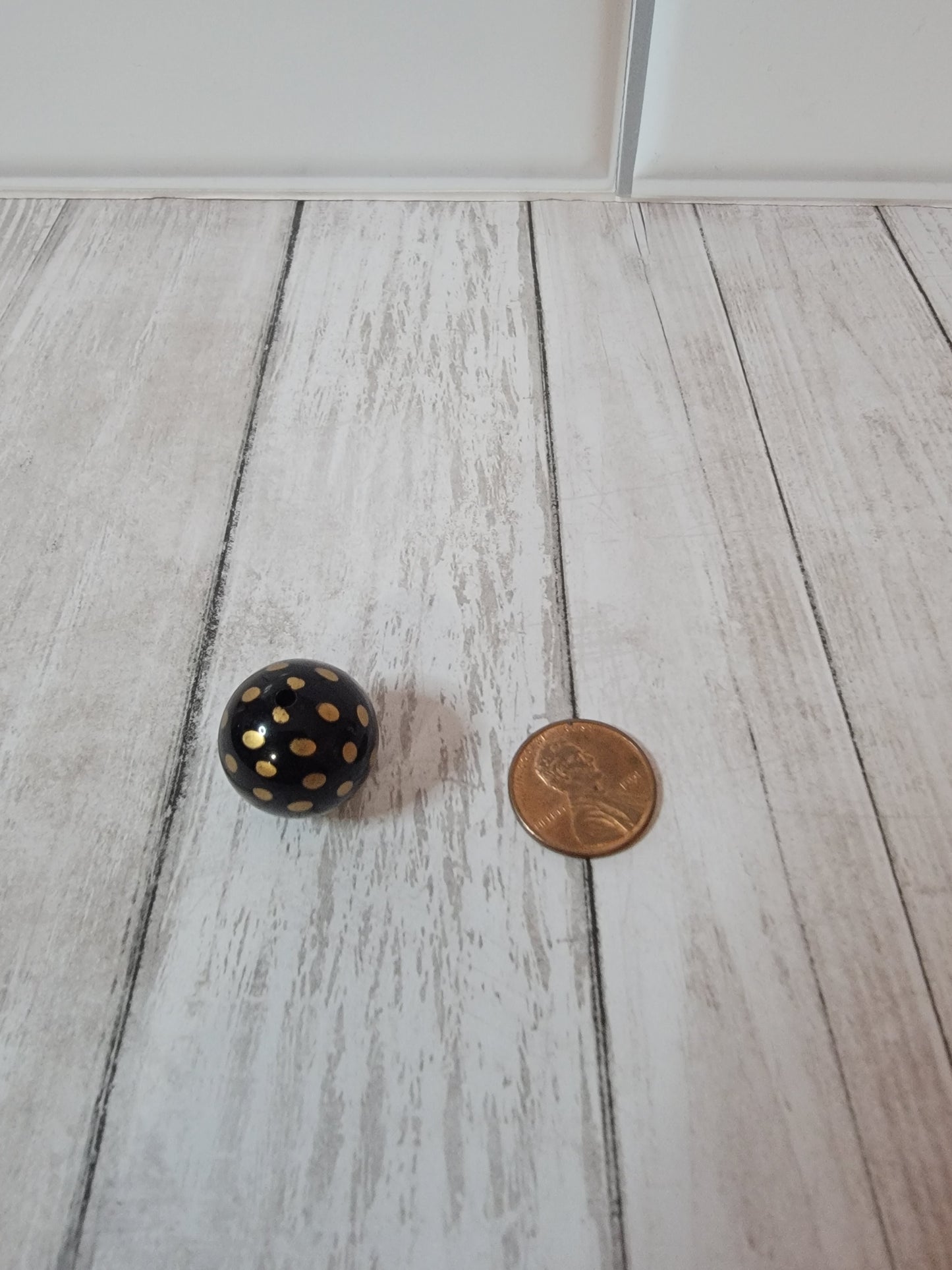 20mm Black and Gold Polka Dot Beads